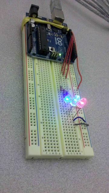 Breadboard & Arduino wired with 3 LEDs in series